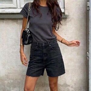 hollister black ultra high-rise dad shorts 7” (inches)